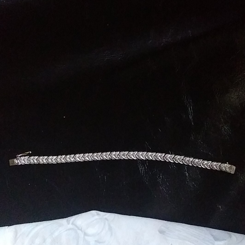 Diamond tennis bracelet